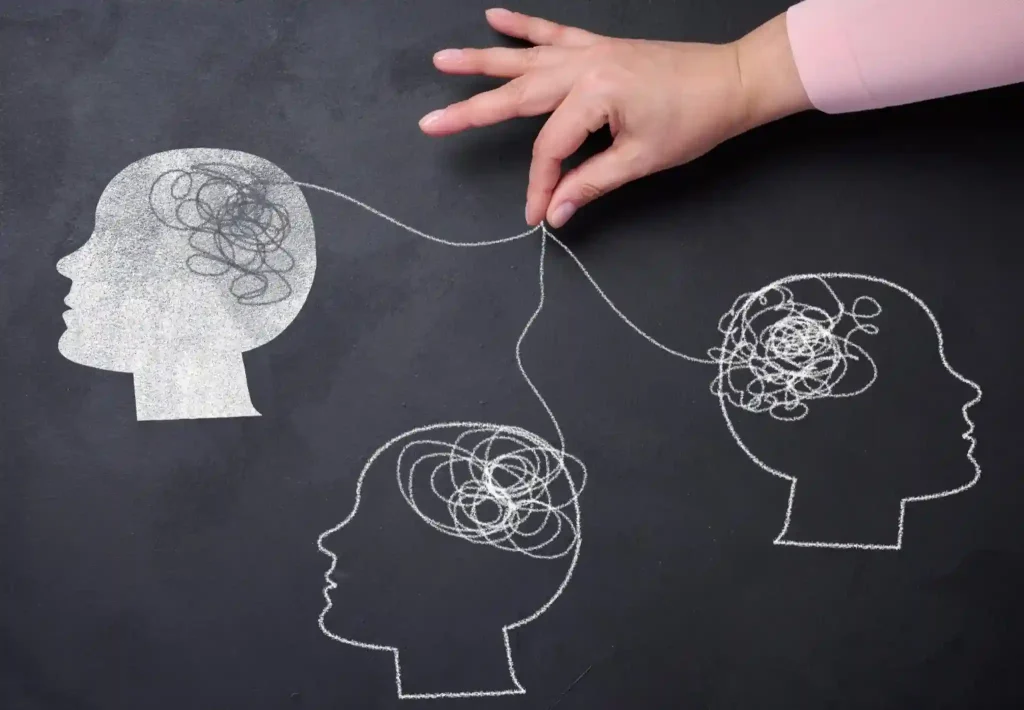 Ilustração de cabeças conectadas mostrando organização de pensamentos, representando como funciona um gatilho mental.